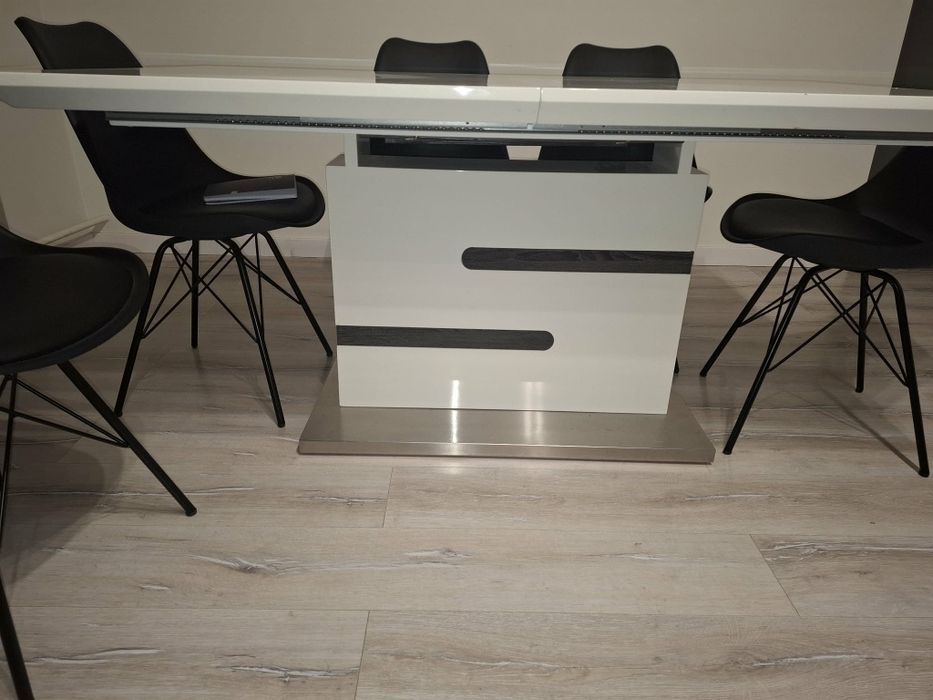 Stół rozkładany do salonu + 8 krzeseł