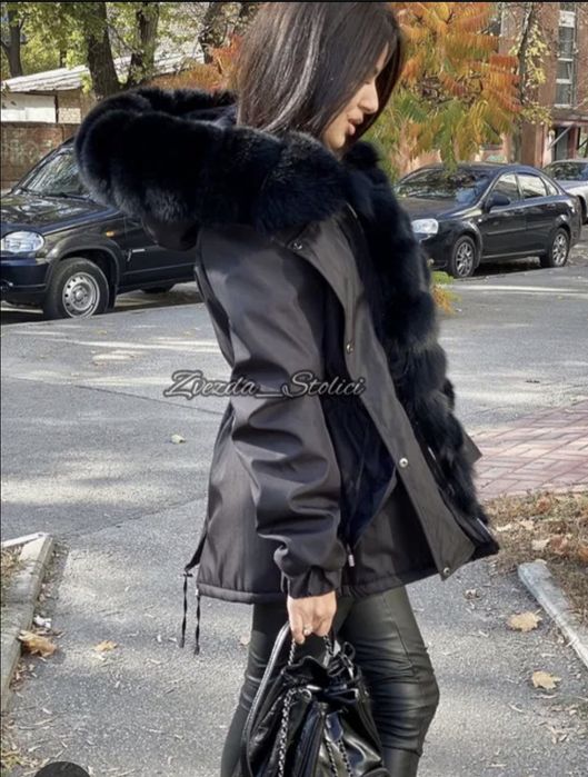 Парка куртка чорна з натуральним хутром,мехом розмір М