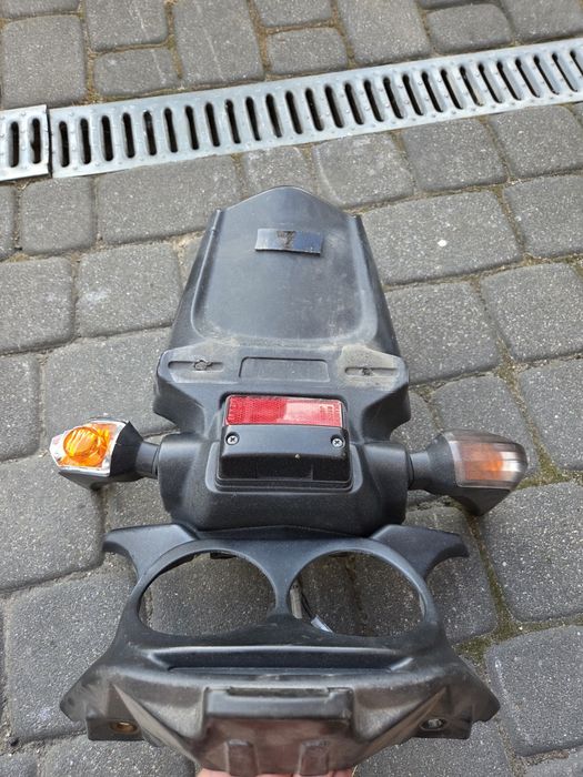 Błotnik zadupek uchwyt tablicy suzuki gsr600