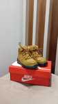 Botas Nike tamanho 26