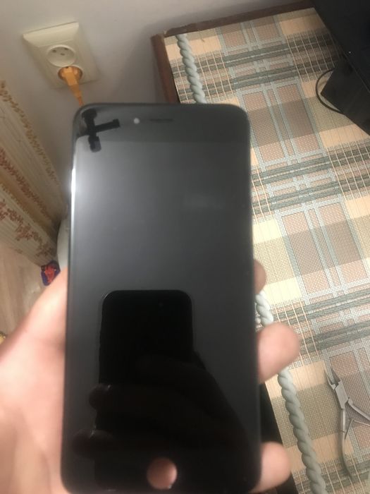 Экран на айфон 8+ без царапин и сколов как новый