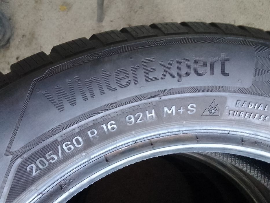 4 Opony zimowe 205/60r16 UNIROYAL 2022r 6.5-7.5mm