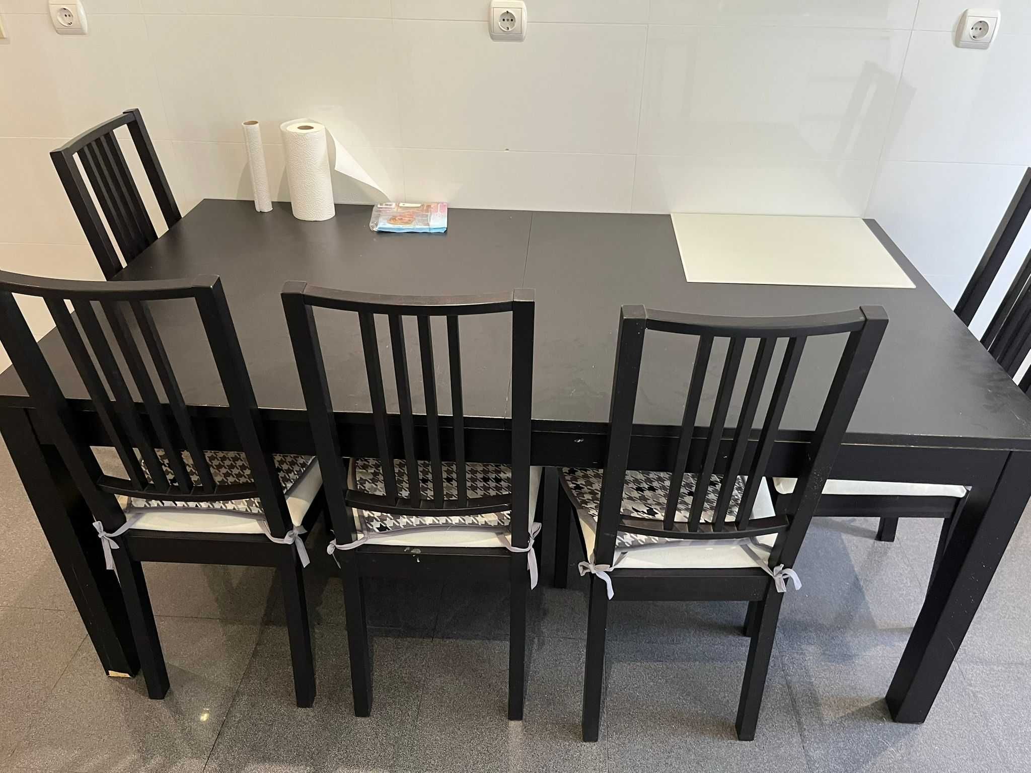 Mesa preta para venda