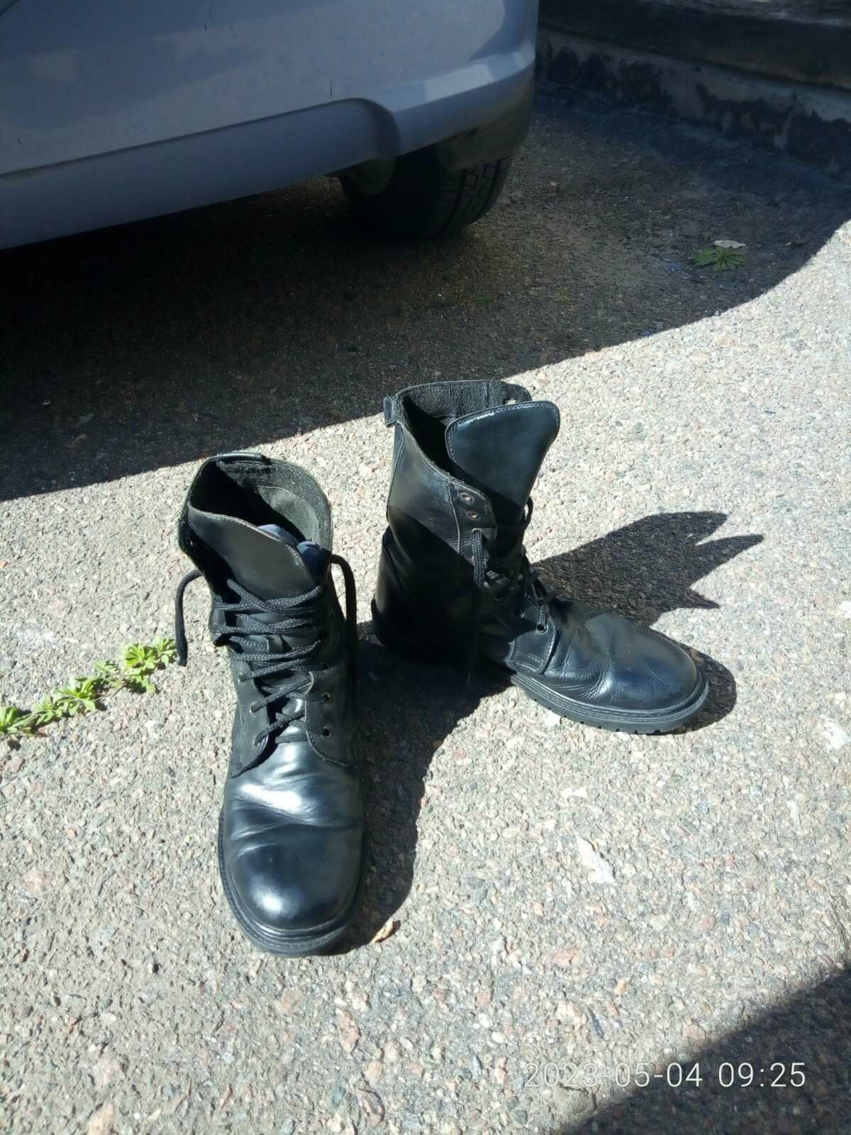 Куртка военного образца и берцы