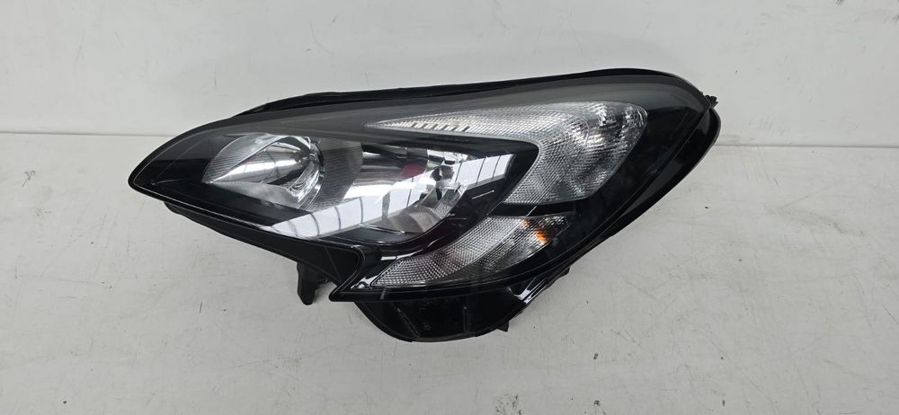 Lampa lewa przednia Opel Corsa E lewy przód Europa