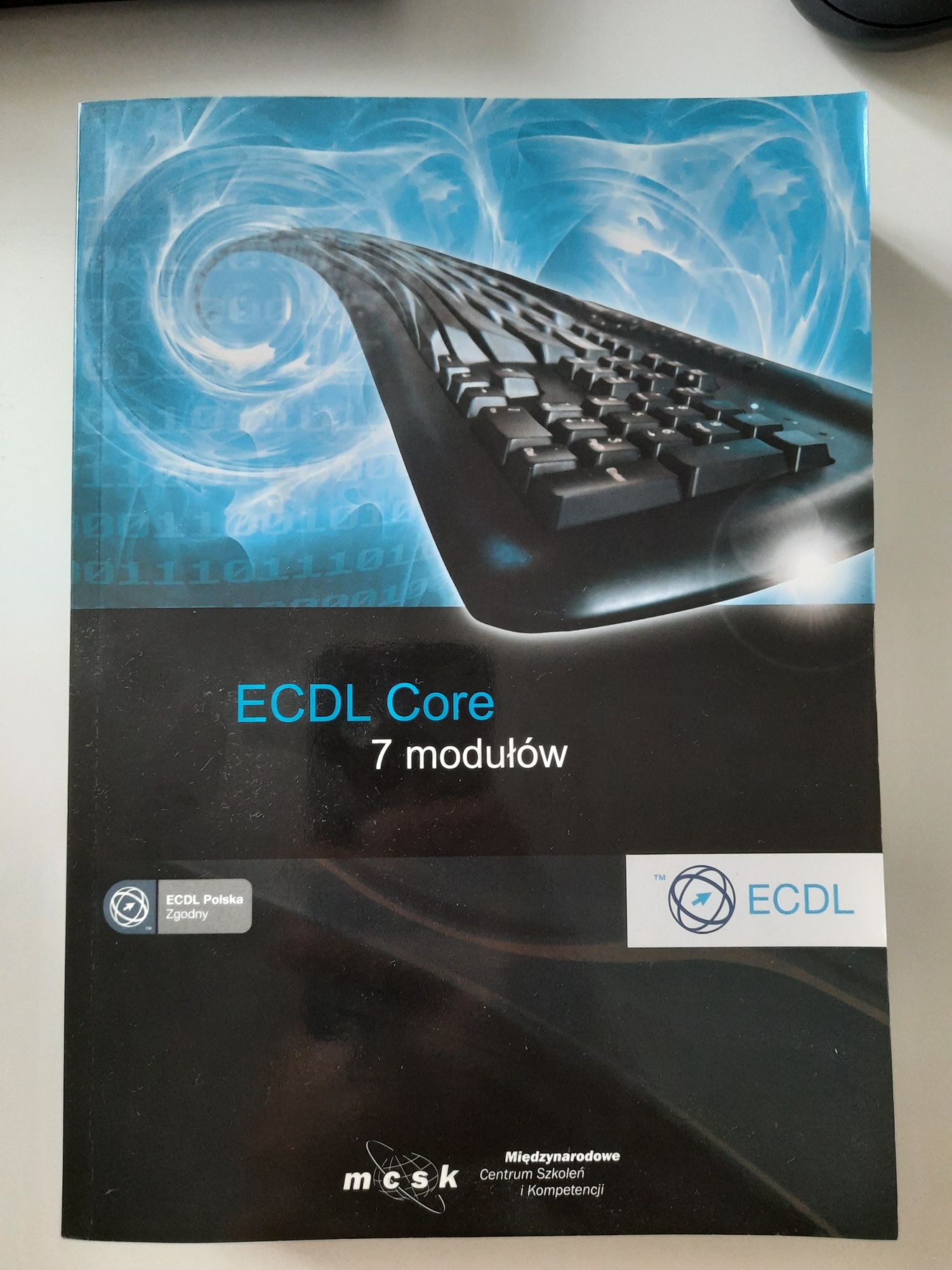Książka ECDL Core 7 modułów podstawy obsługi komputera