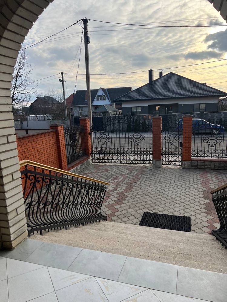 Затишний Будинок з ремонтом 468м2 з ділянкою 10сот Луцьк