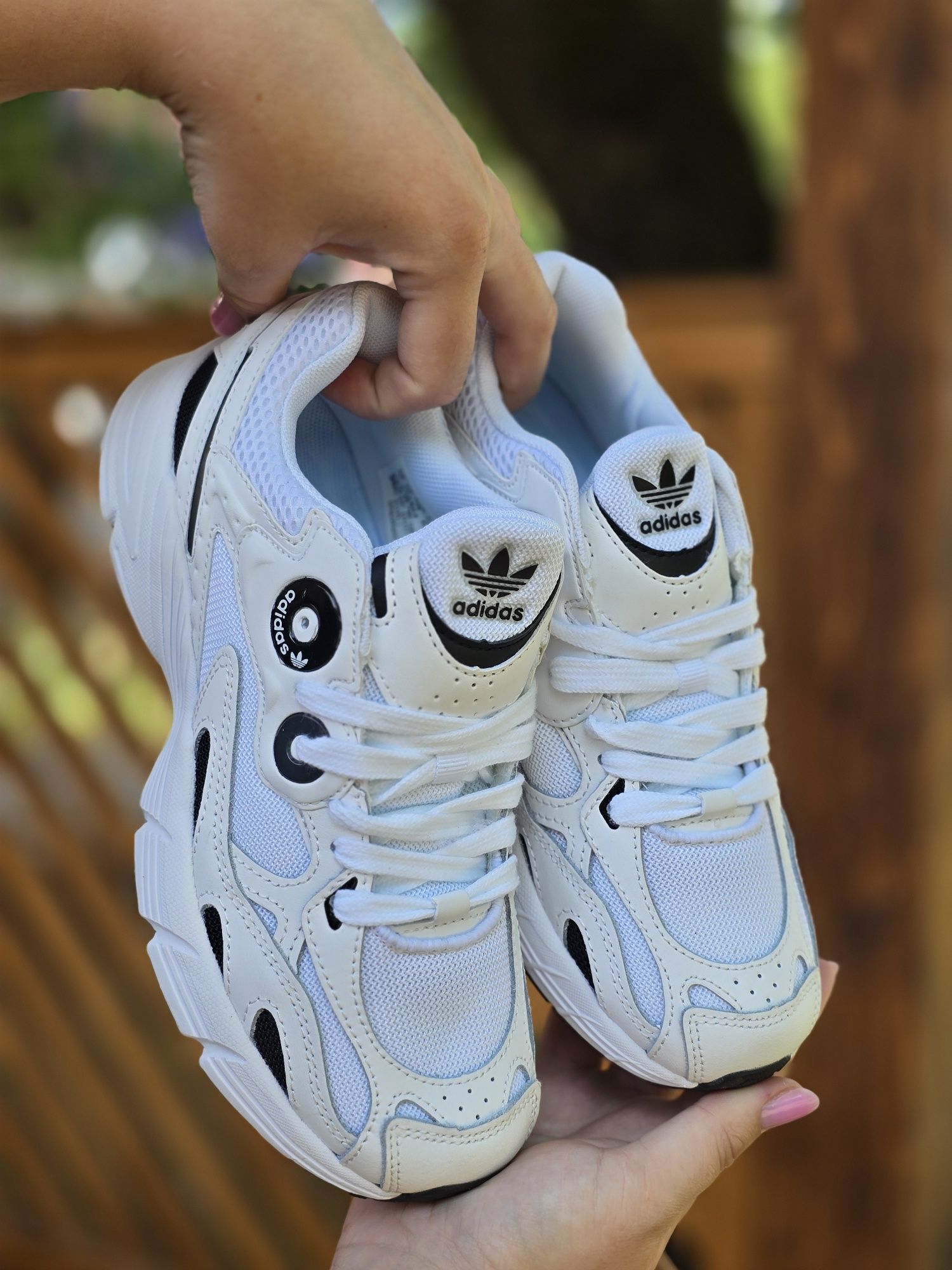 Жіночі кросівки Adidas Astril