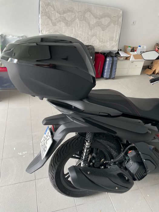 Honda sh125I Smart topbox preta nova só fez 200km