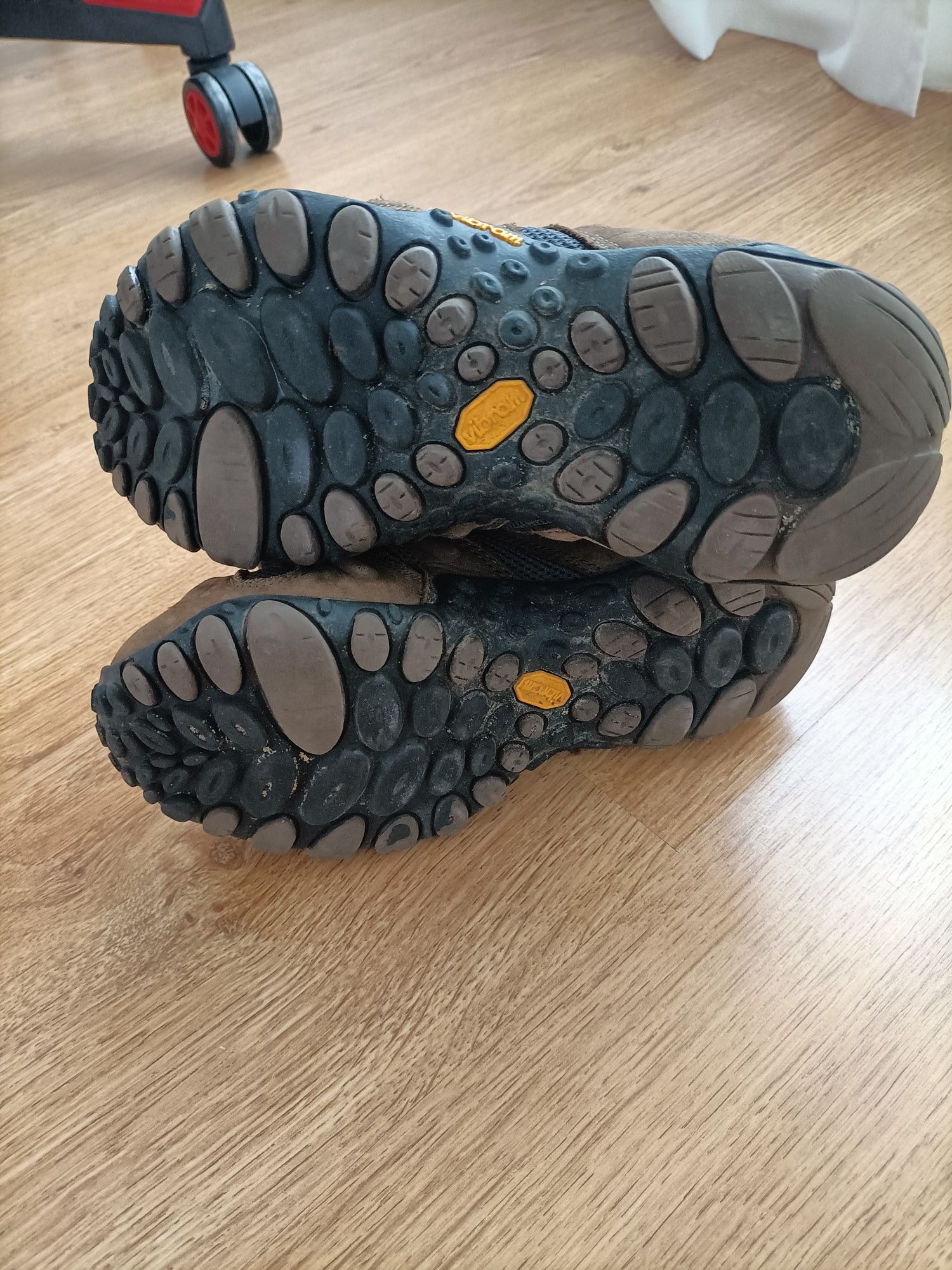 Tennis Merrell tamanho 35