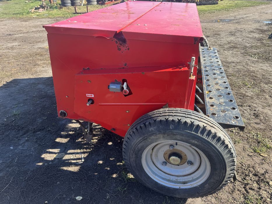 Сівалка зернова навісна 2м дискова  з міндобривом SIMULTA JUNKKARI 200