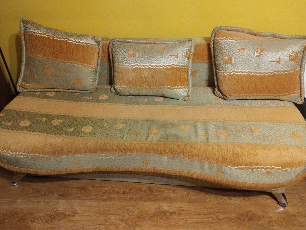 Sofa z pojemnikiem na pościel