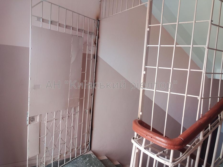 Продаж недорого 4 к. квартири в затишному ДВРЗ!