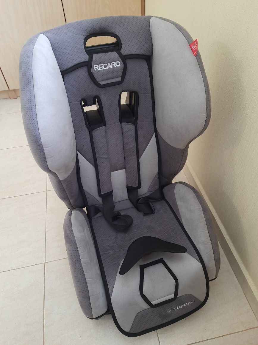 Автокрісло Recaro Young Expert Plus у відмінному стані