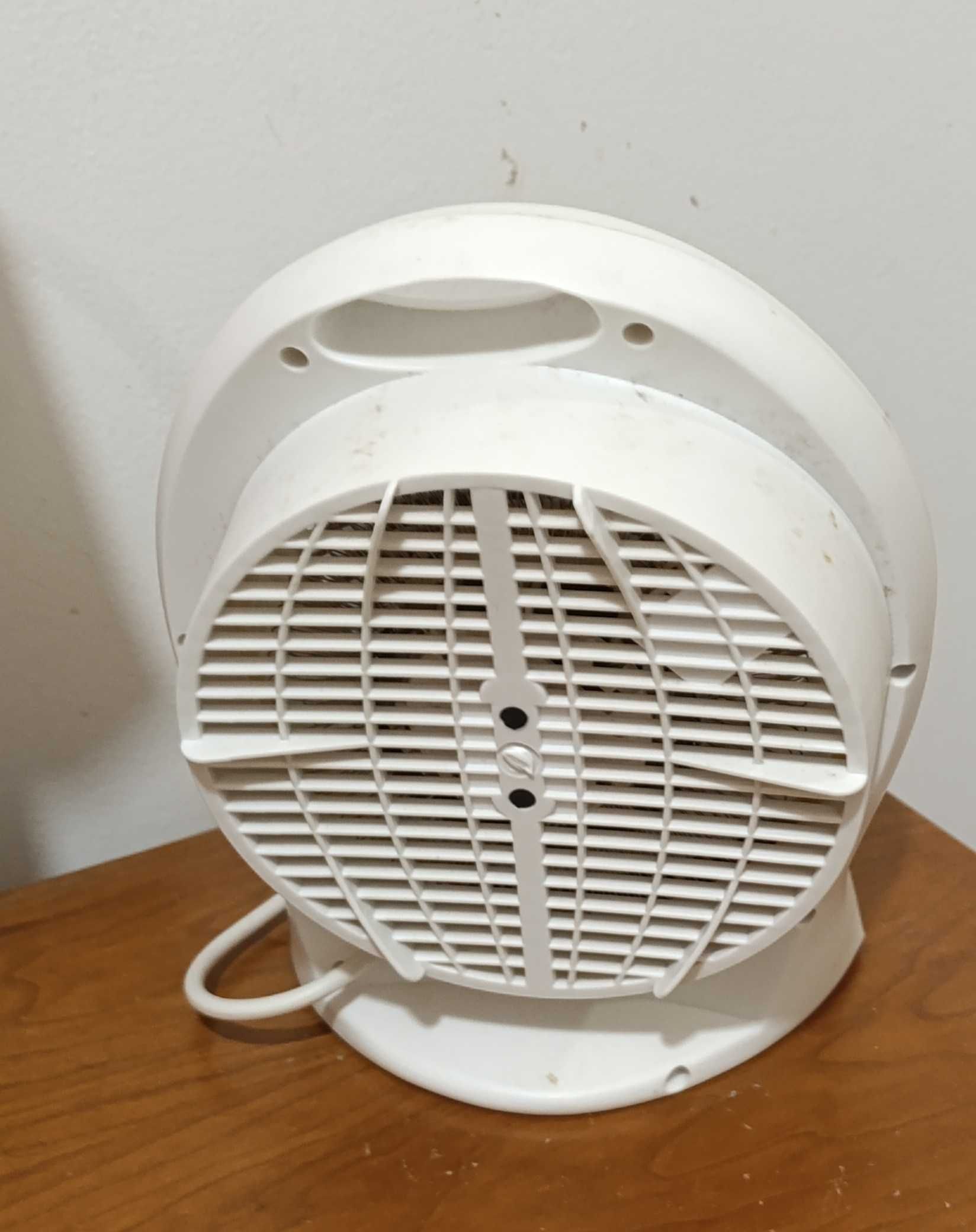 Ventilador 3 configurações: vento frio, morno e quente  Potencia 2000W