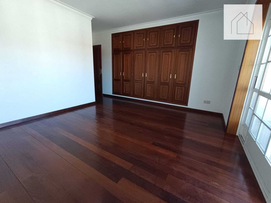 Moradia T4 para venda em Valpaços