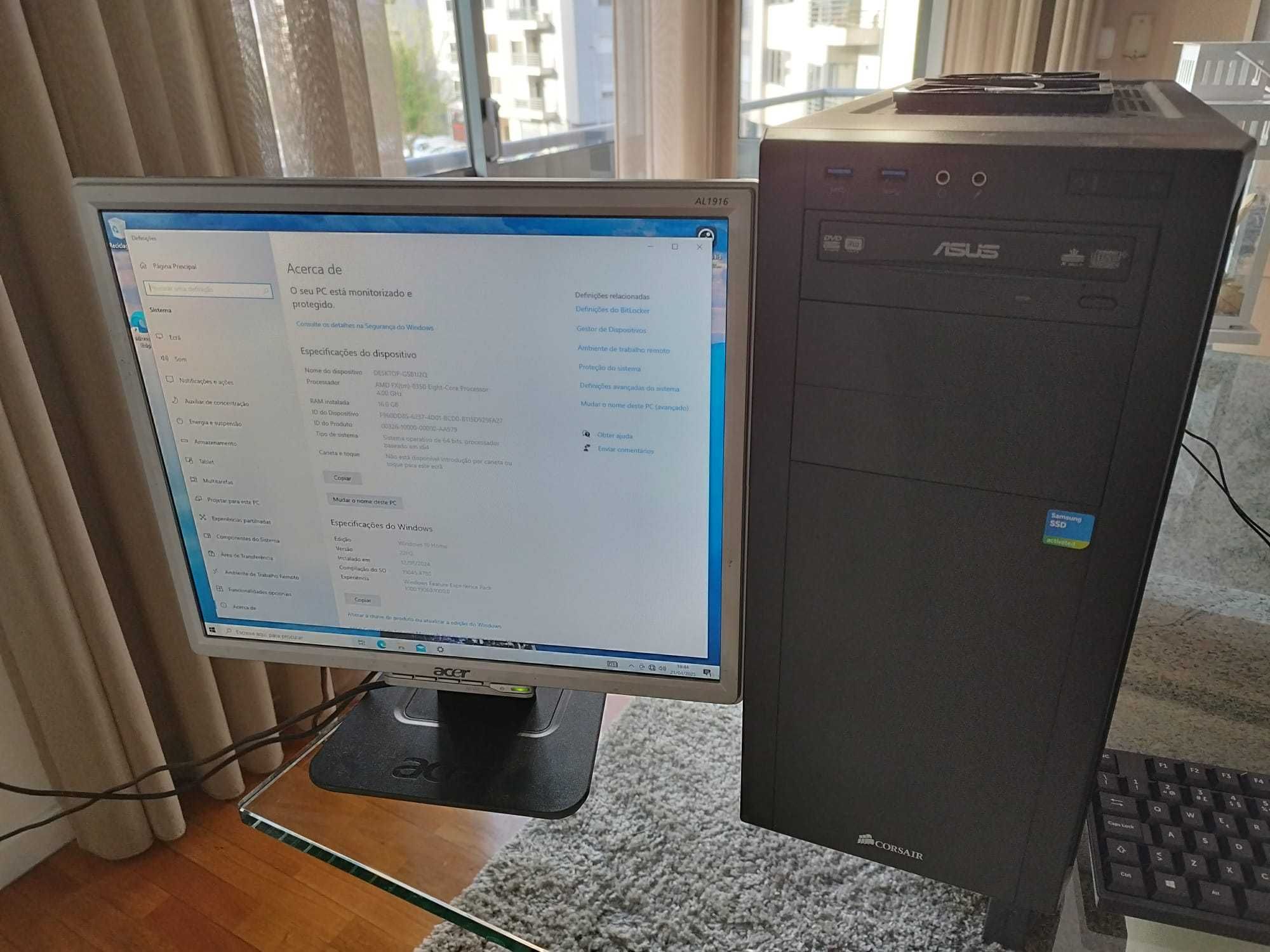 Computador completo com leitor de DVD.
