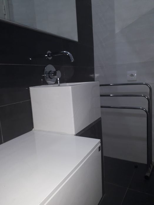 Quarto em Apart. (Próx Praça da República)