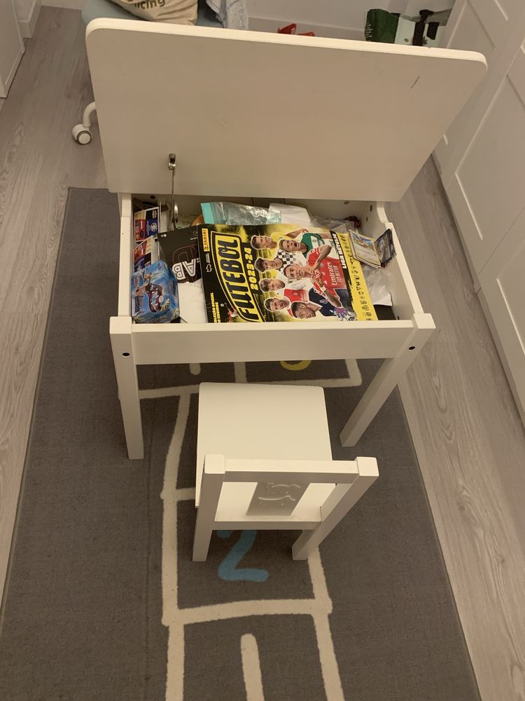 Mesinha e cadeira criança IKEA – 20€