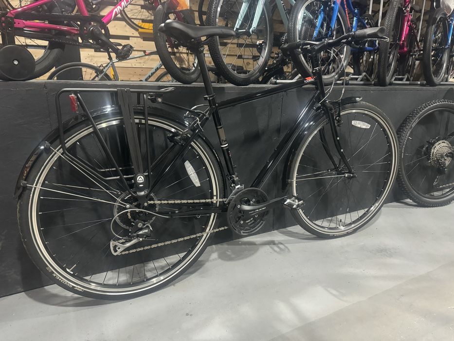 Rower 28 Fuji Touring LTD shimano alivio 3x9