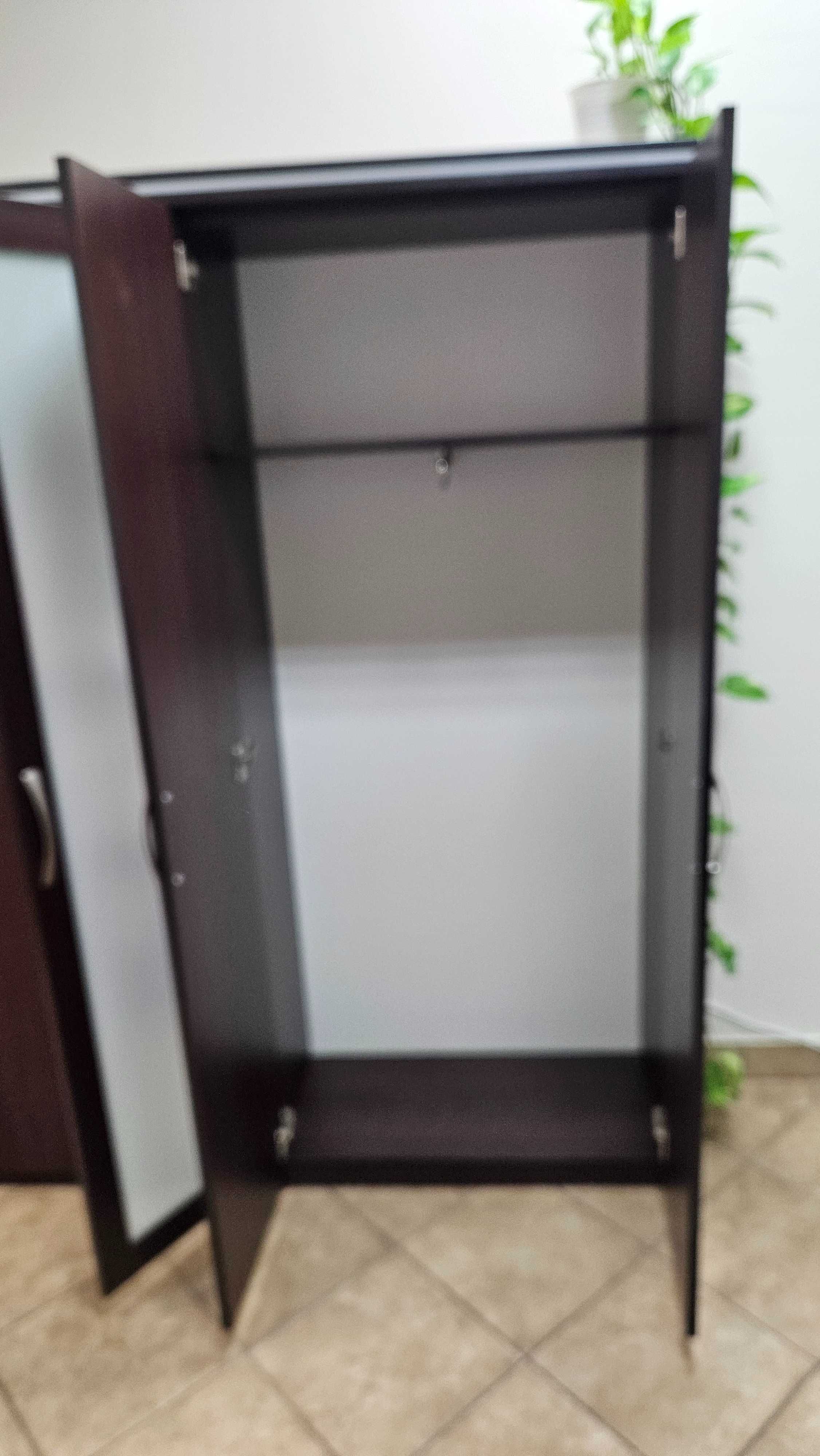 Meble gabinetowe.