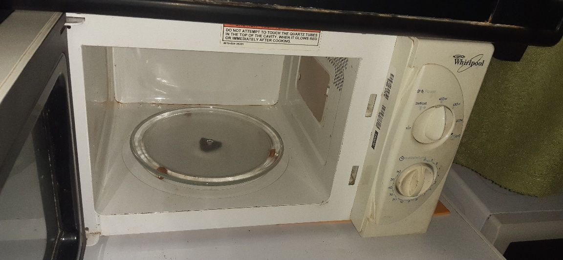 Microondas com grill a funcionar bem