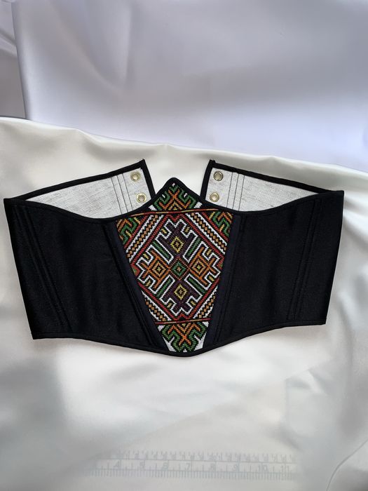 Підгрудний корсет (корсаж) з ручною вишивкою