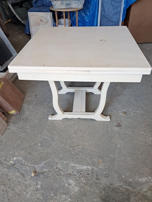 Vendo mesa de madeira.