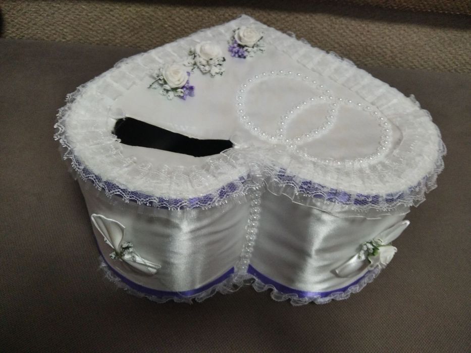 Свадебные мишки,корзины для денег,кольца,на бутылку одежда.