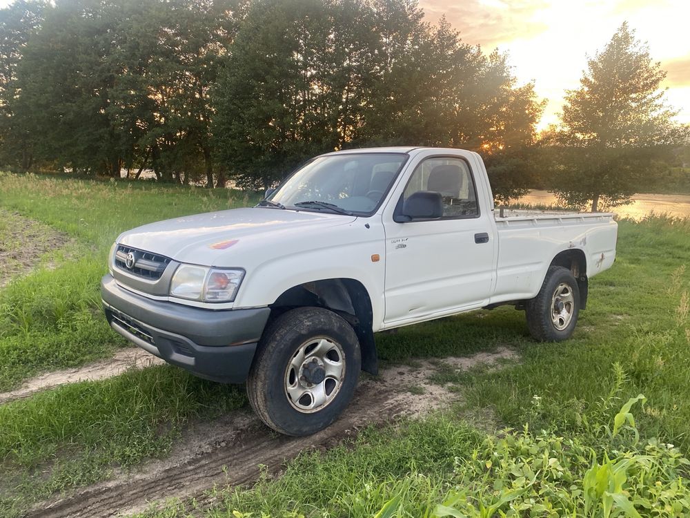 Toyota HILUX . Pick-up . Sprowadzona . 2004r.