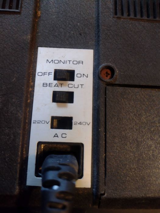 Radiomagnetofon trustcorder model 2400 FAS