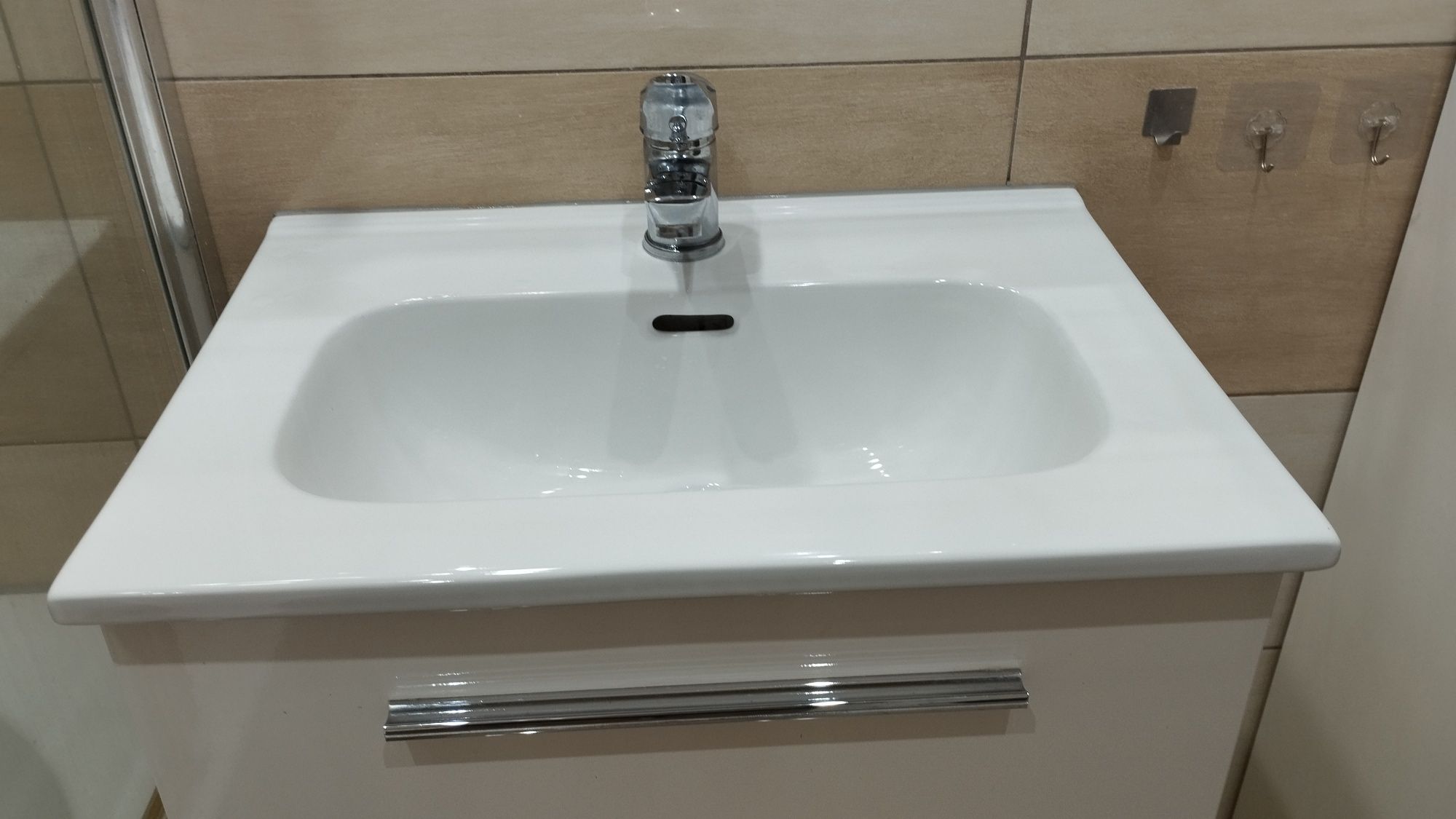 Szafka z umywalką do łazienki  wisząca 51 cm KATALONIA 5