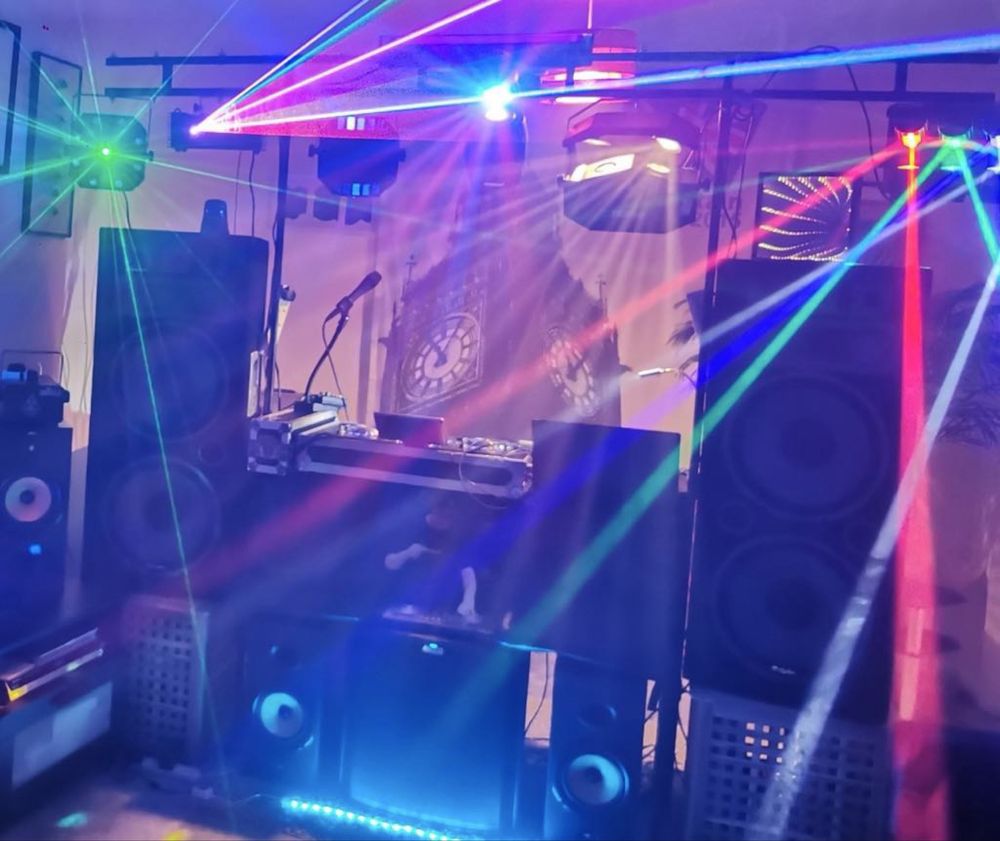Sprzęt dla Dj’owski, zestaw dzwiekowo-oswietleniowy