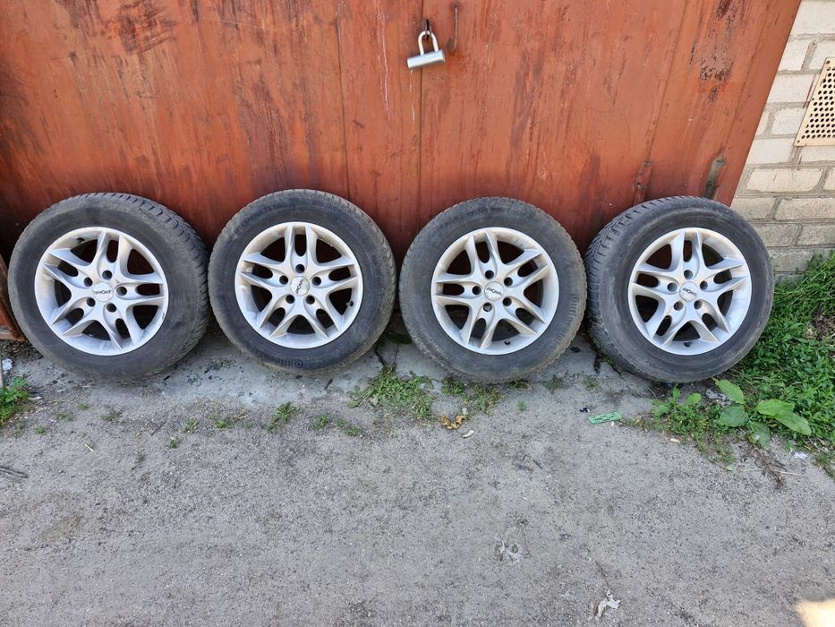 Продам зимові шини з дисками на 15, ширина 195, висота 65
