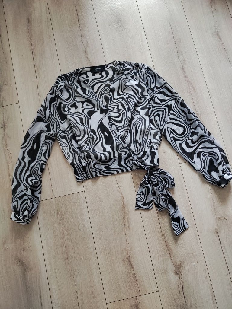 Delikatna bluzka koszula Mohito zebra czarno biała z wiązaniem