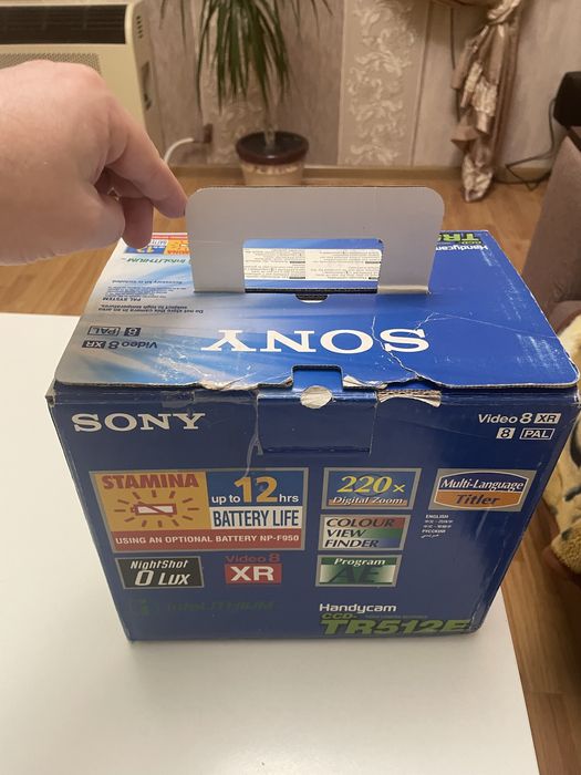 Sony Handycam CCD-TR512E - новая! Коллекционное состояние.