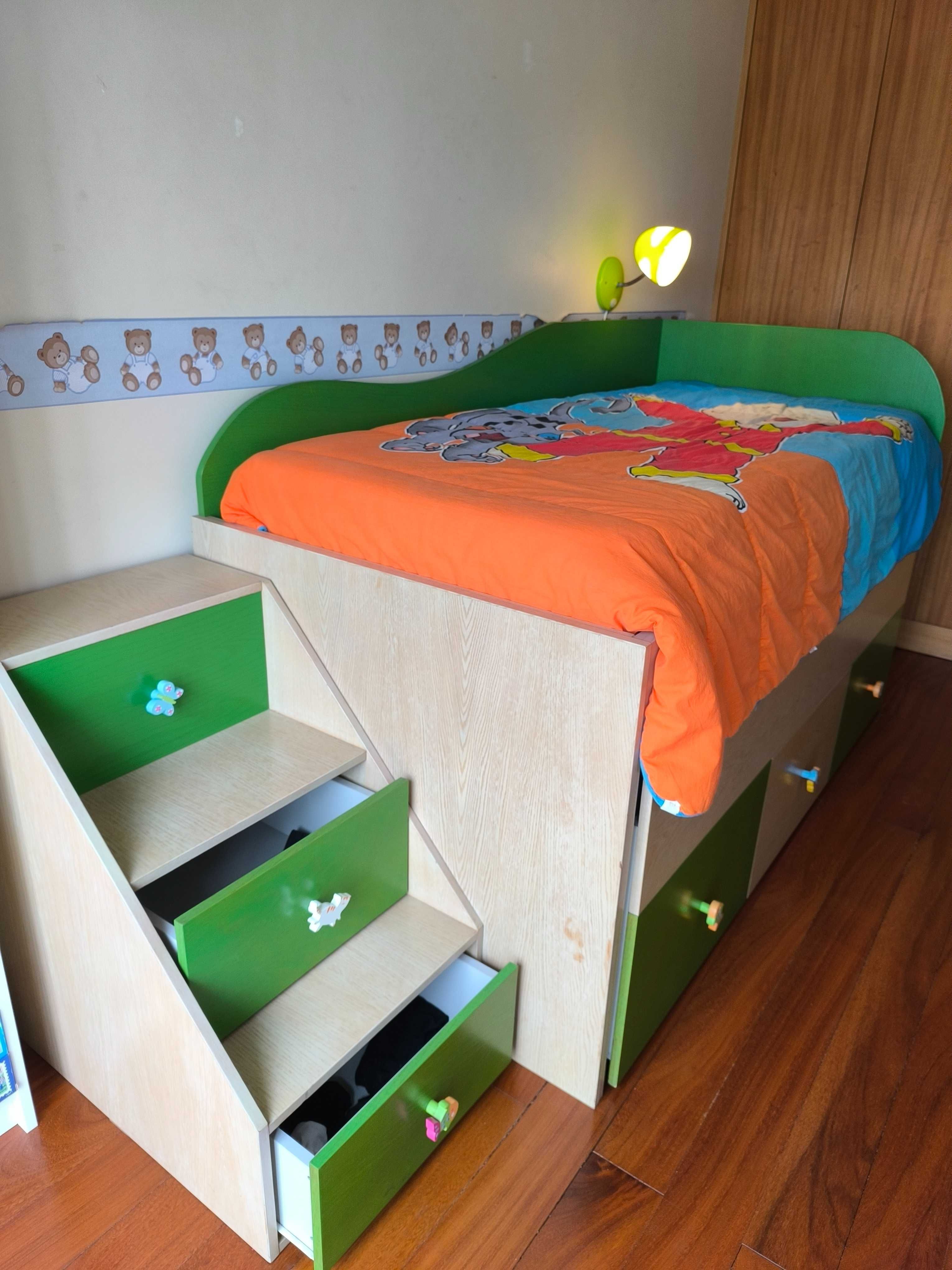 Quarto de criança em excelente estado