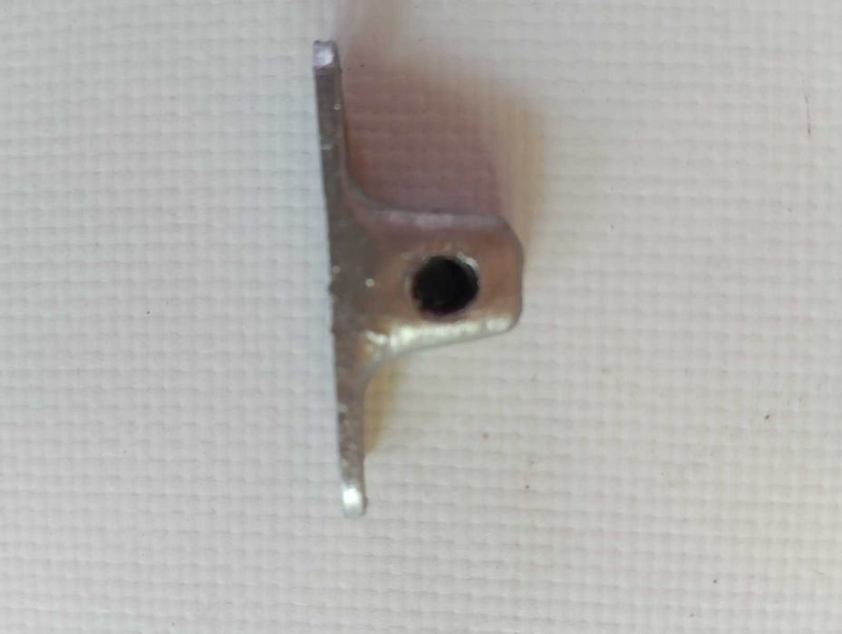 Кронштейни, кріплення для направляючих шторок, мінікарнізи.