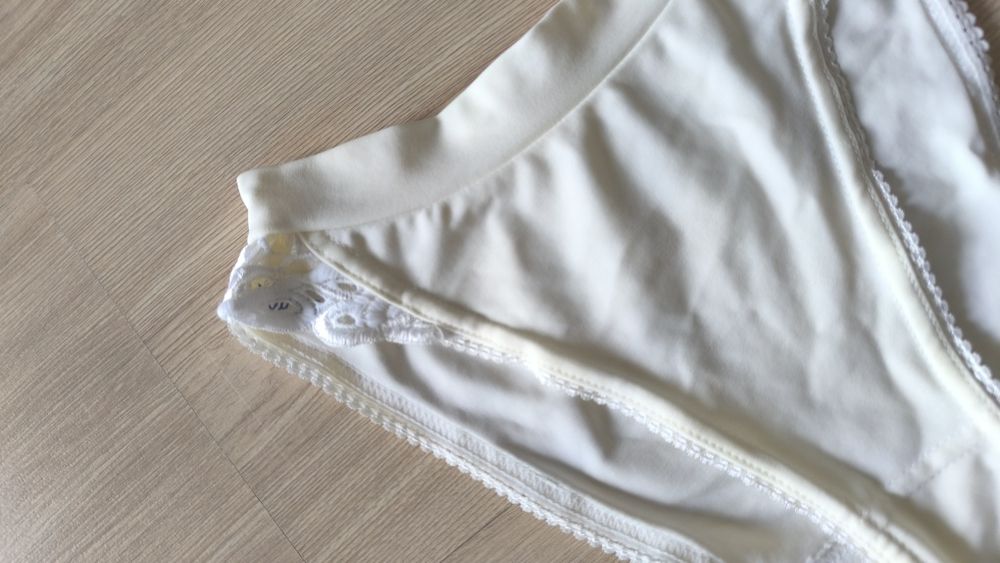 Majtki w kolorze ecru