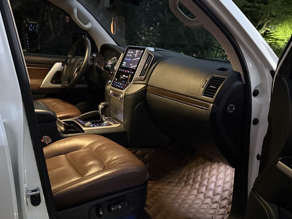Toyota Land Cruiser 200 2016 v8 diеsel