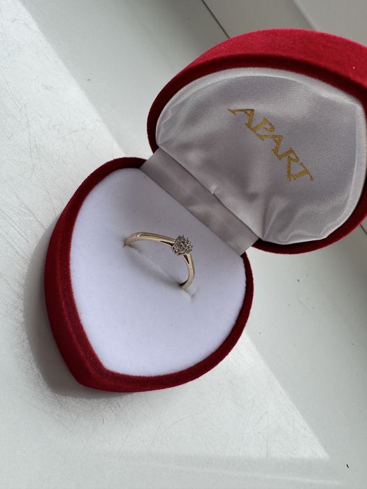 Pierścionek zaręczynowy Apart 19 diamentów r.17 certyfikat