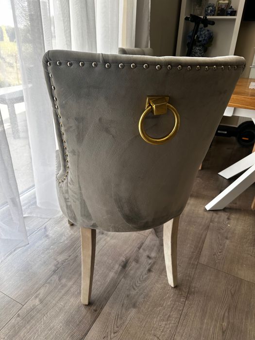 Sprzedam krzesła chesterfield