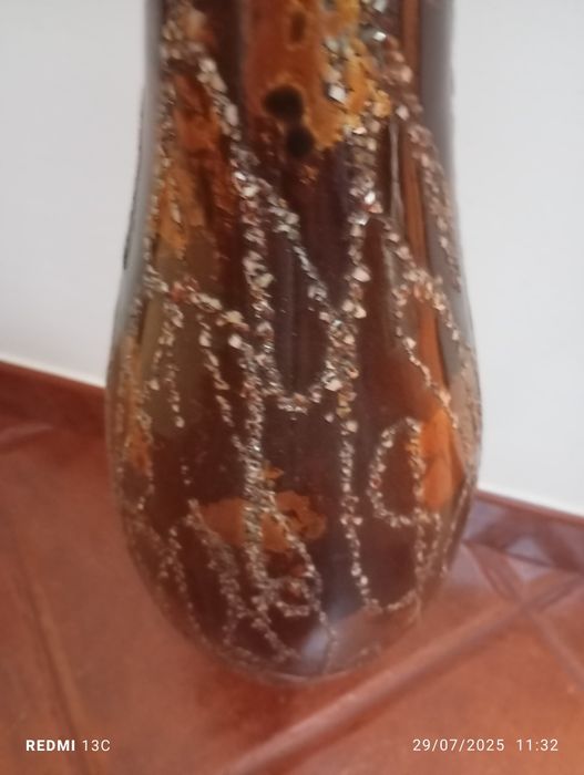 Jarrão em resina,em marrom e dourado