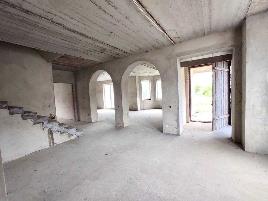 Продається 2-поверховий будинок