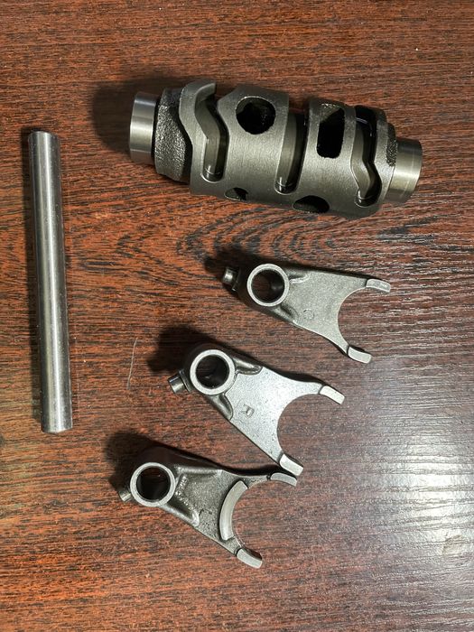 Лапки передач з валом на 171fmm