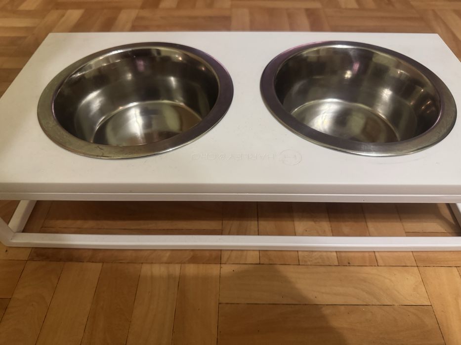 Подставка с мисками для собаки