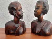 Bustos de Casal Africano em madeira nobre.