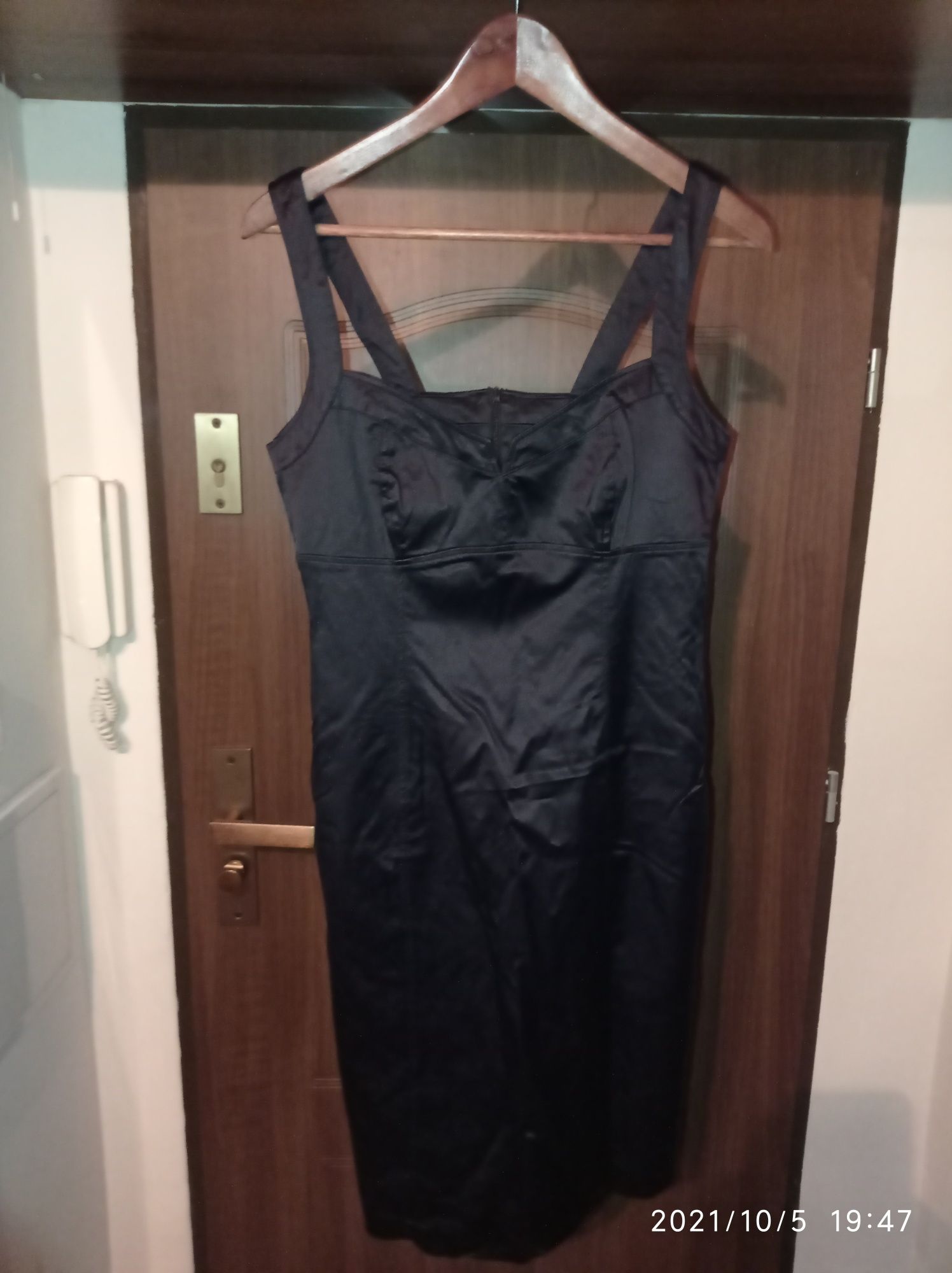 Czarna, błyszcząca sukienka r.38 20zl