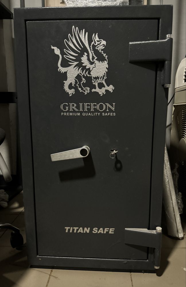 Сейф Griffon Взломостойкий