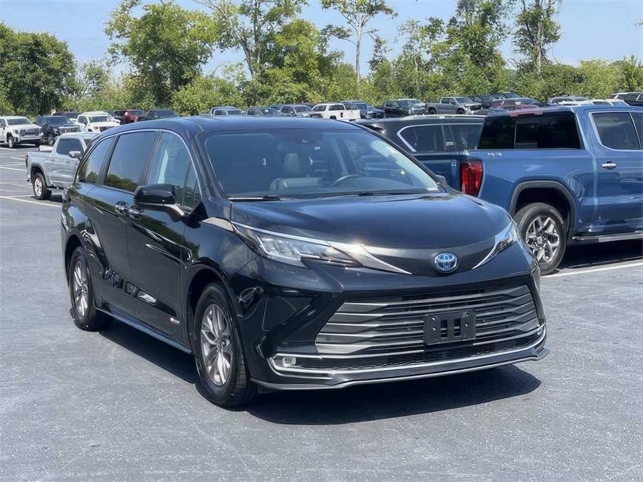 Toyota Sienna XLE 7-Passenger      2021